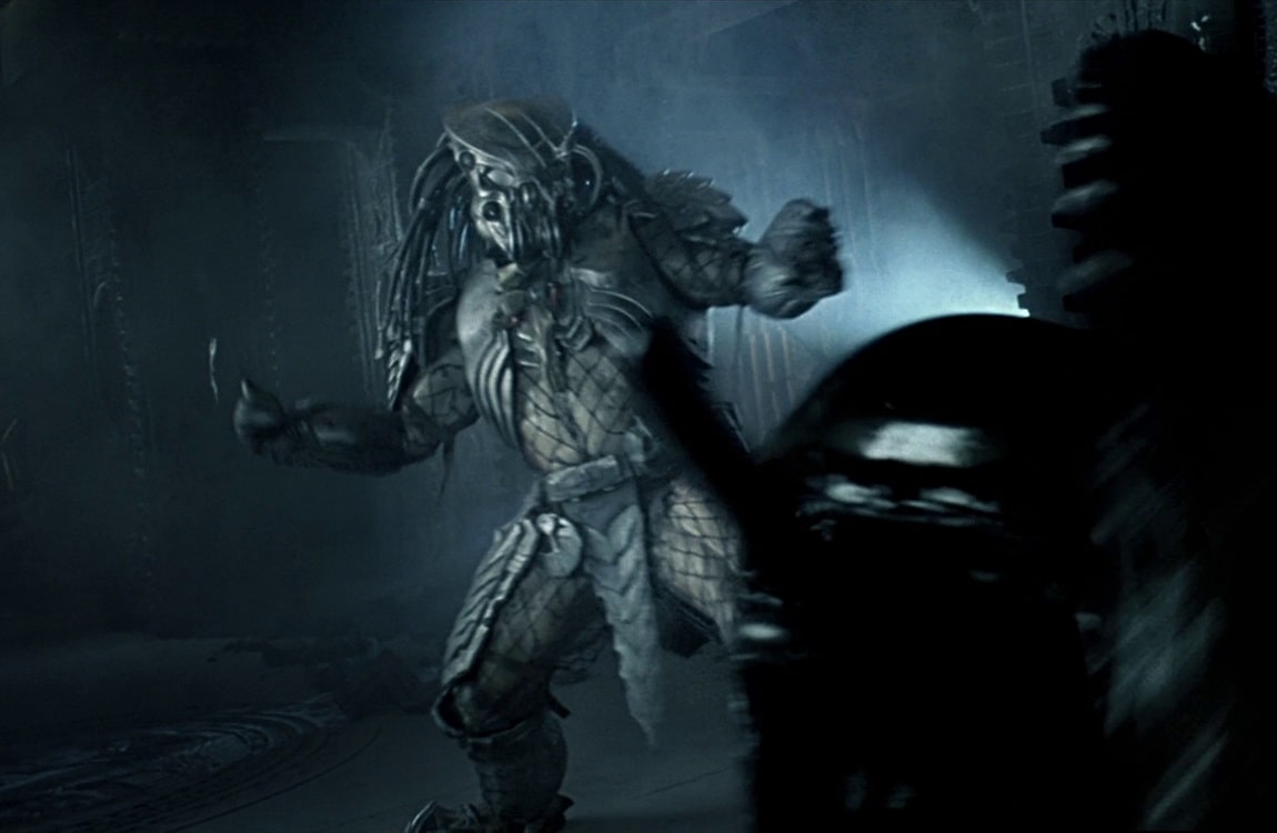 Celtic Predator fights with Grid Alien