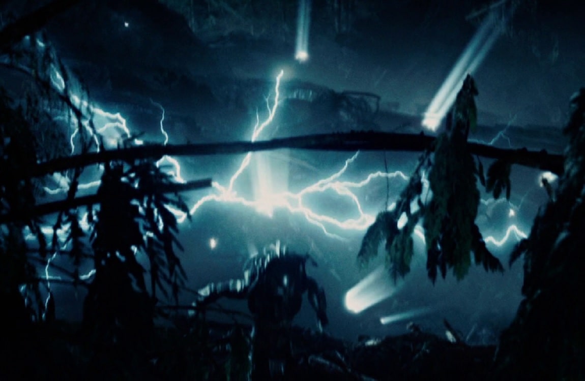 The Scout ship explodes in Aliens vs. Predator: Requiem