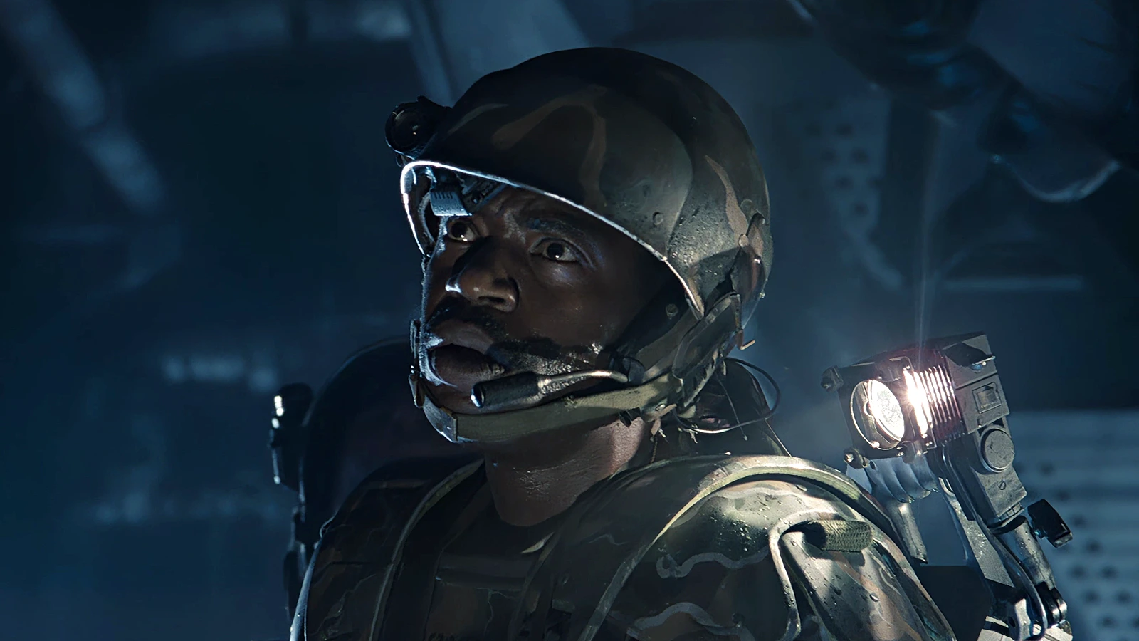 Sergeant Al Apone in M10 helmet and M3 armor with a lit TNR lamp during the Hadley's Hope sweep in Aliens