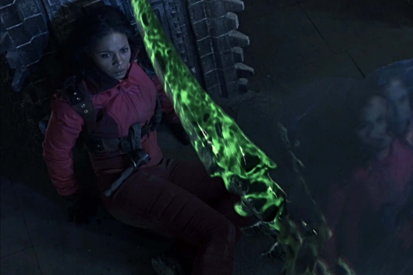 Grid Alien's tail goes through Chopper Predator while Alexa Woods watches from the floor