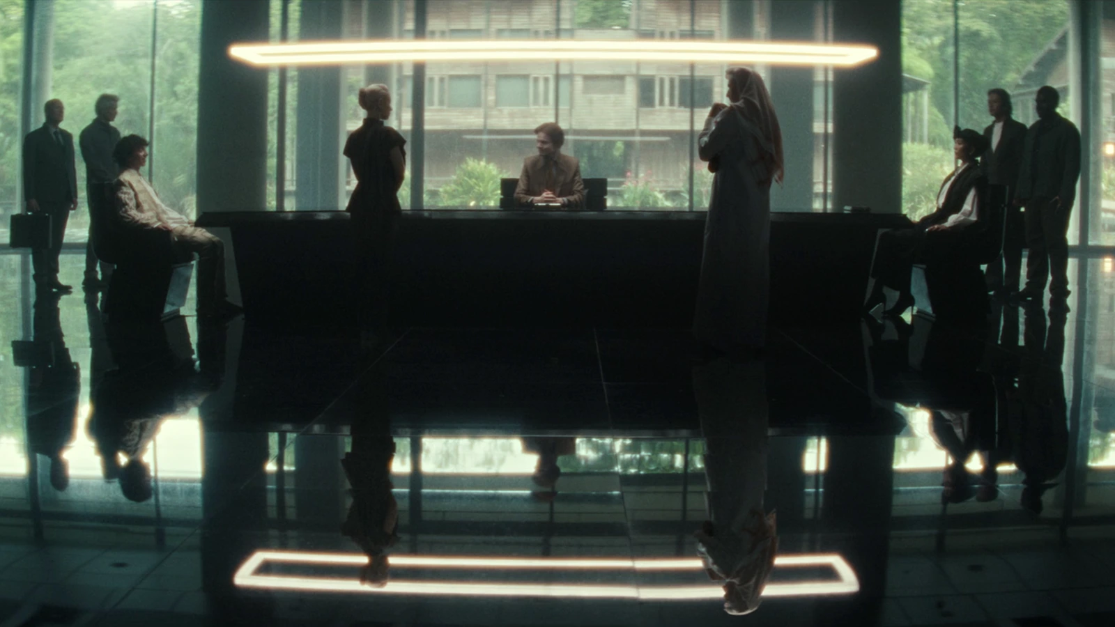 Corporate summit of the Five in Alien: Earth