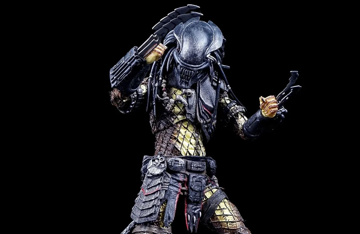 Alien Head Predator weapons and equipment