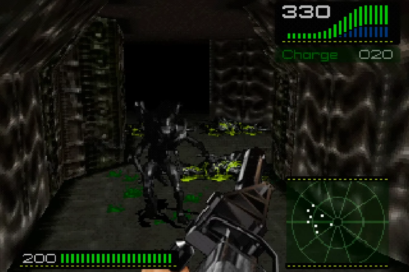 A Warrior Xenomorph in a colony corridor in Alien Trilogy, seen over the shotgun