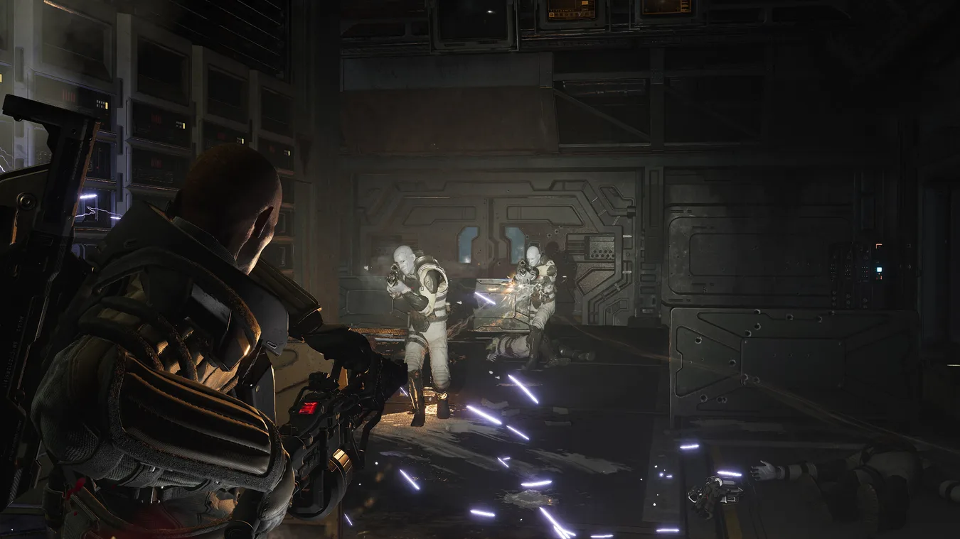 Colonial Marine with dual primary weapons fighting synthetics in Aliens Fireteam Elite 2