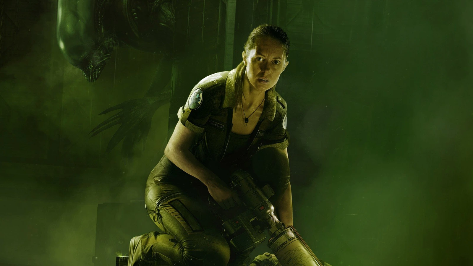 Amanda Ripley hiding from a Xenomorph