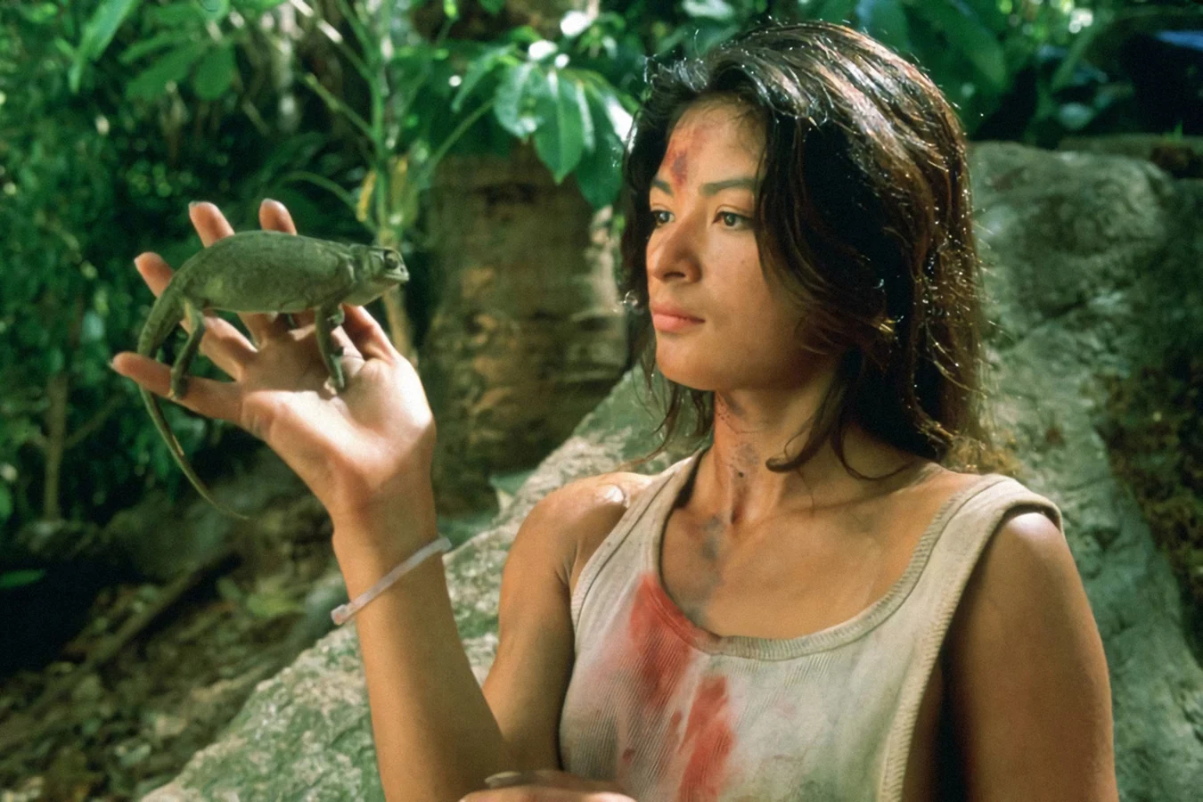 Elpidia Carrillo as Anna Gonsalves holding a chameleon on her hand on the set of Predator