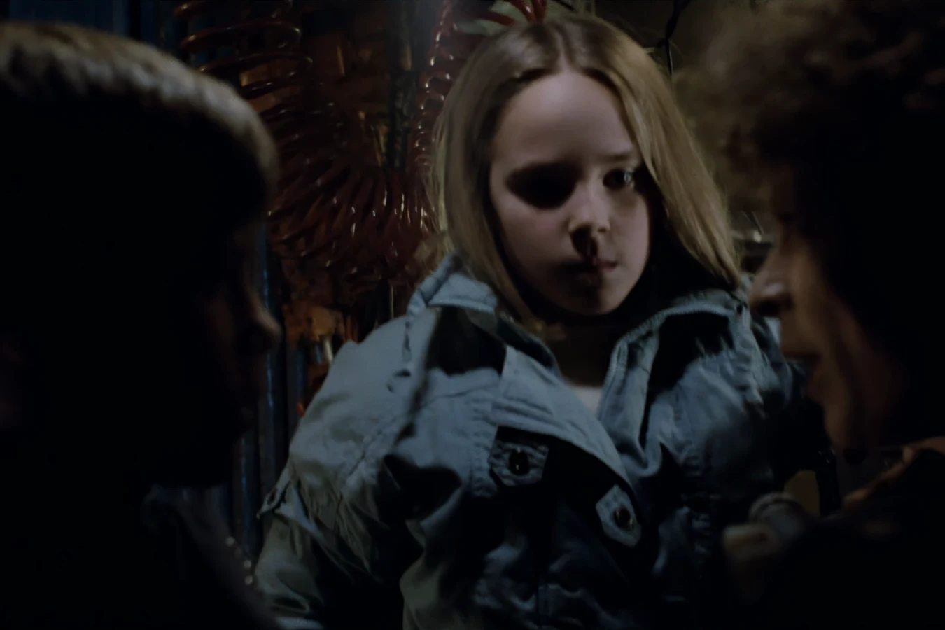 Newt between her brother Tim and her curly-haired mother Anne Jorden in the family tractor in the Aliens Special Edition