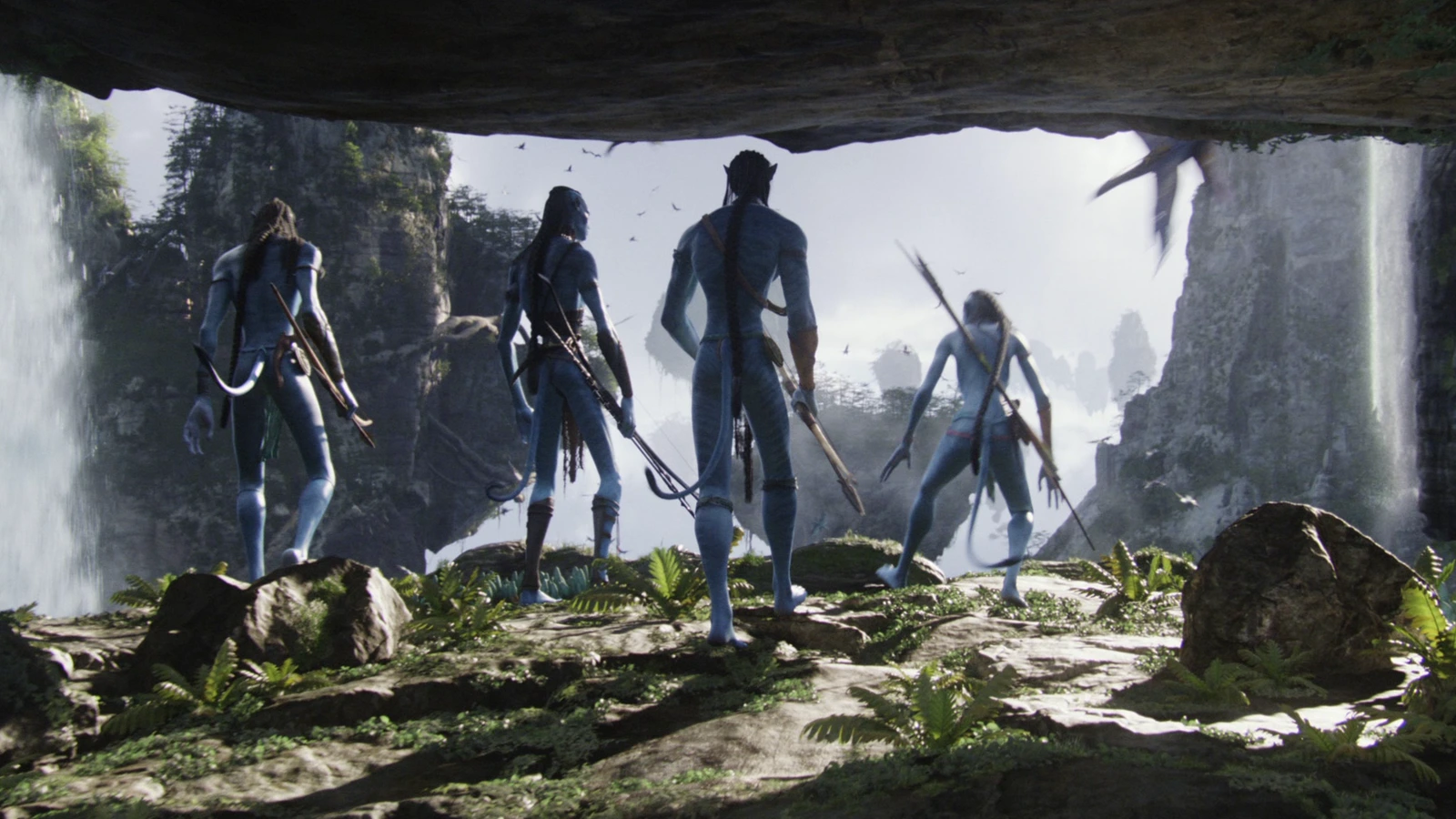 A group of Na'vi in a cave