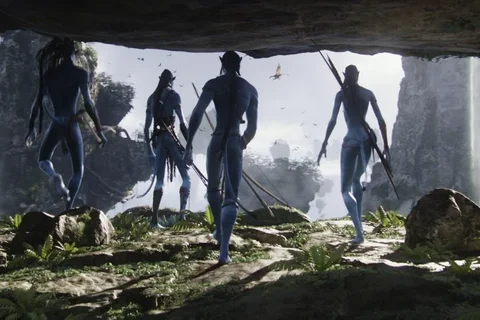 A group of Na'vi in a cave
