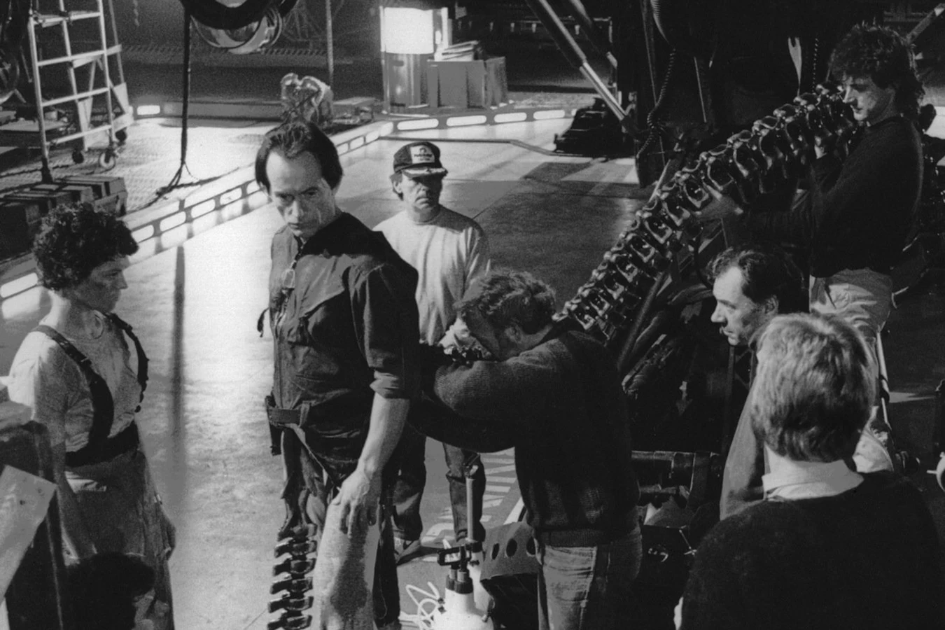 Lance Henriksen as Bishop with Sigourney Weaver and the Queen tail prop on the Aliens hangar set