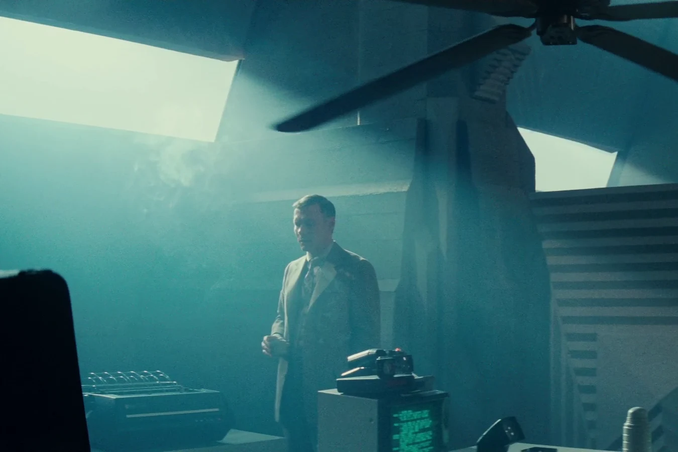 Morgan Paull as Dave Holden seated in the Tyrell Corporation interview room in Blade Runner