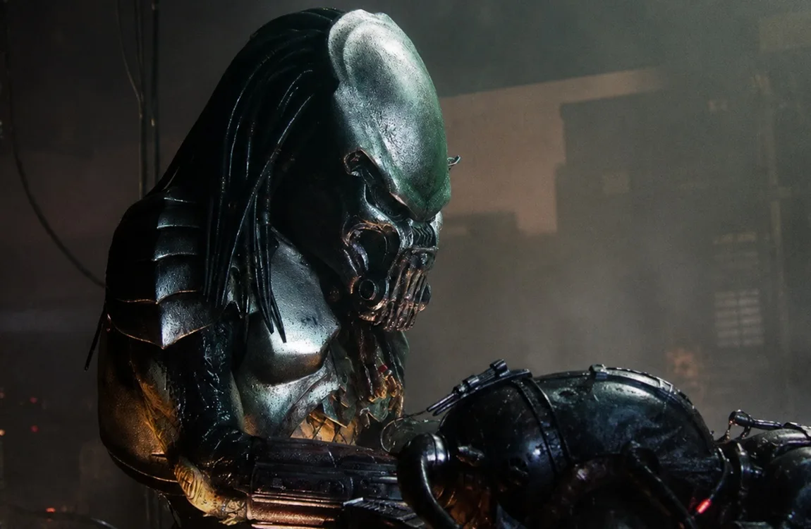 Bonegrill Predator bio-mask and armor