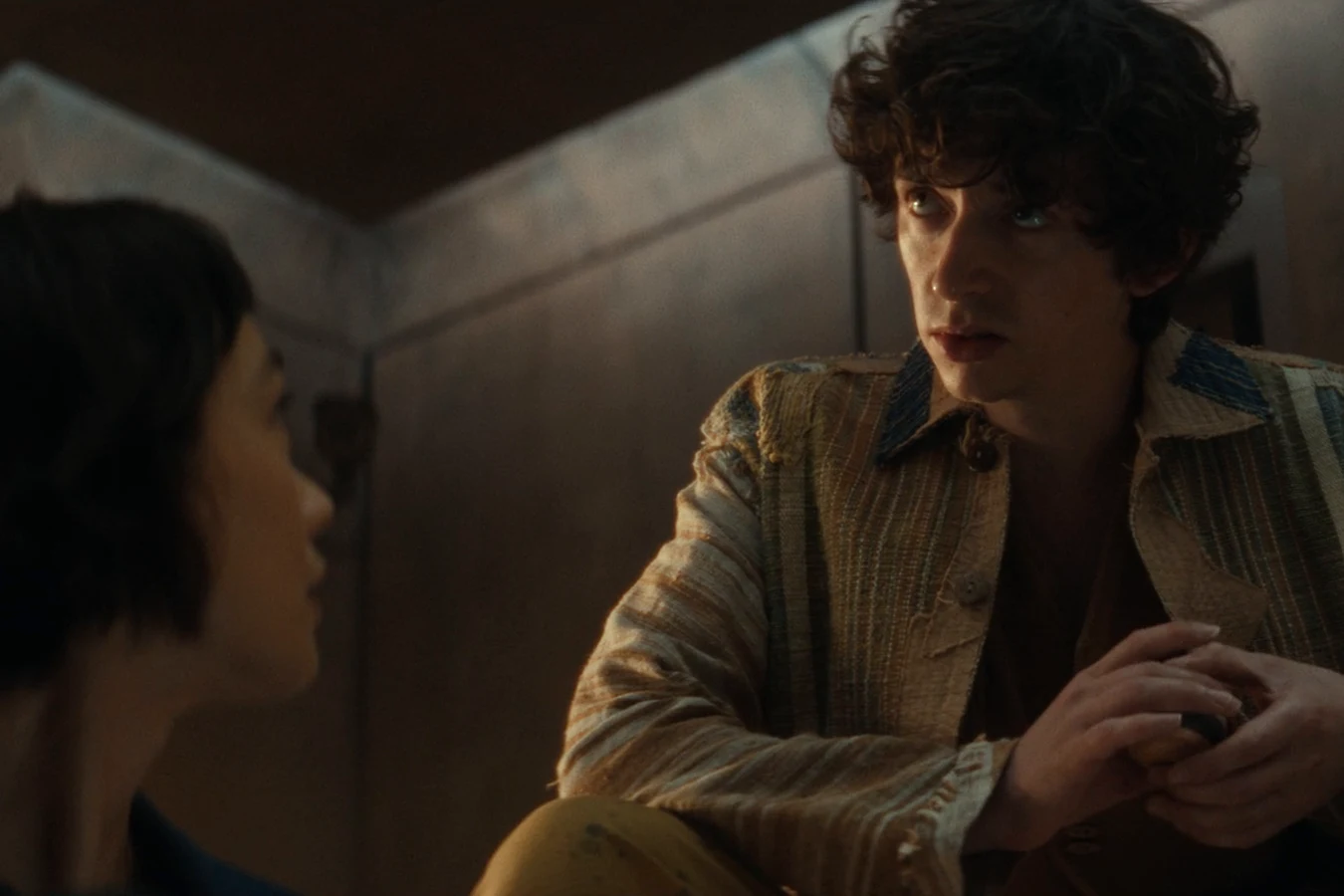 Boy Kavalier sitting with Wendy and questioning her about the aliens in Alien: Earth