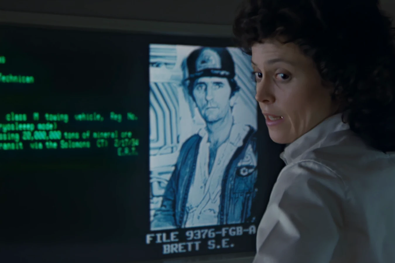 Ripley looks at Brett's file on the Gateway inquiry screen in Aliens
