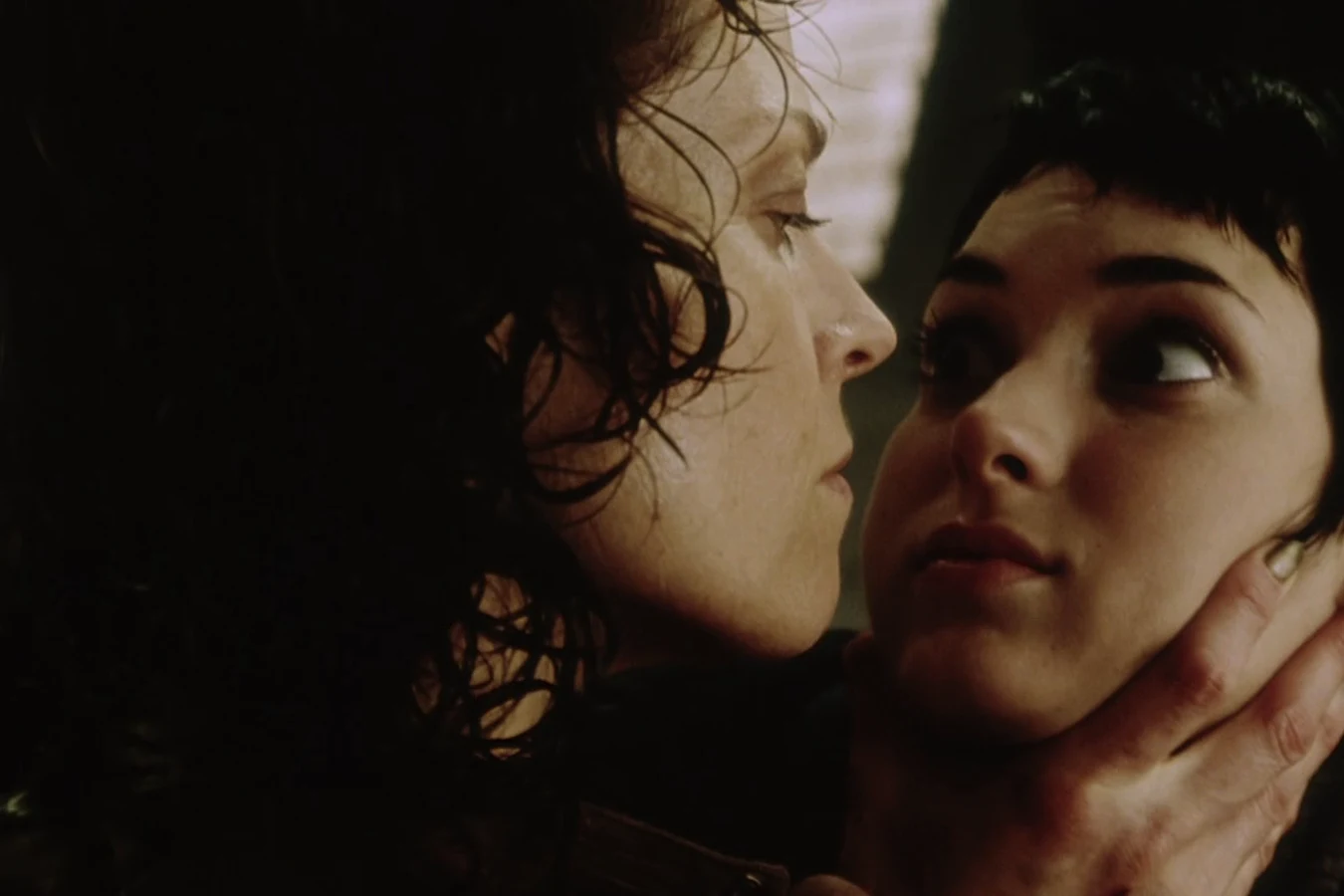 Ripley 8 holding Call's face after the failed stab in the Auriga cell