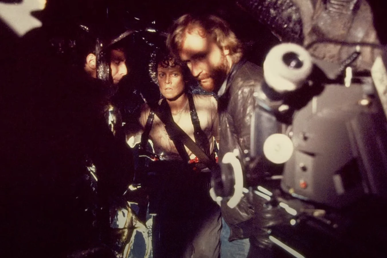 Sigourney Weaver and the camera crew in the hive set while Carter Burke waits in the cocoon on Aliens