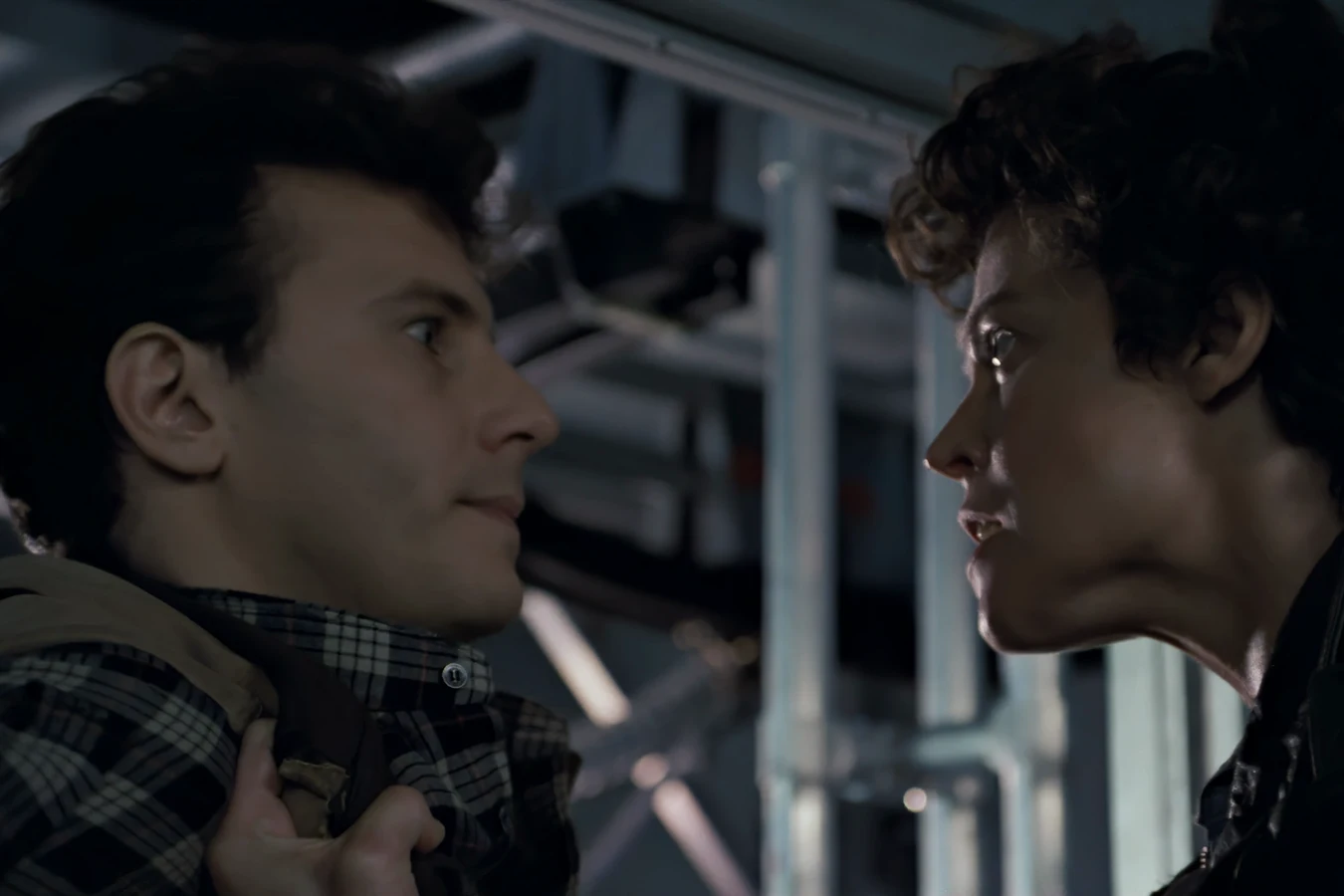 Carter Burke face to face with Ellen Ripley in the Hadley's Hope operations block in Aliens
