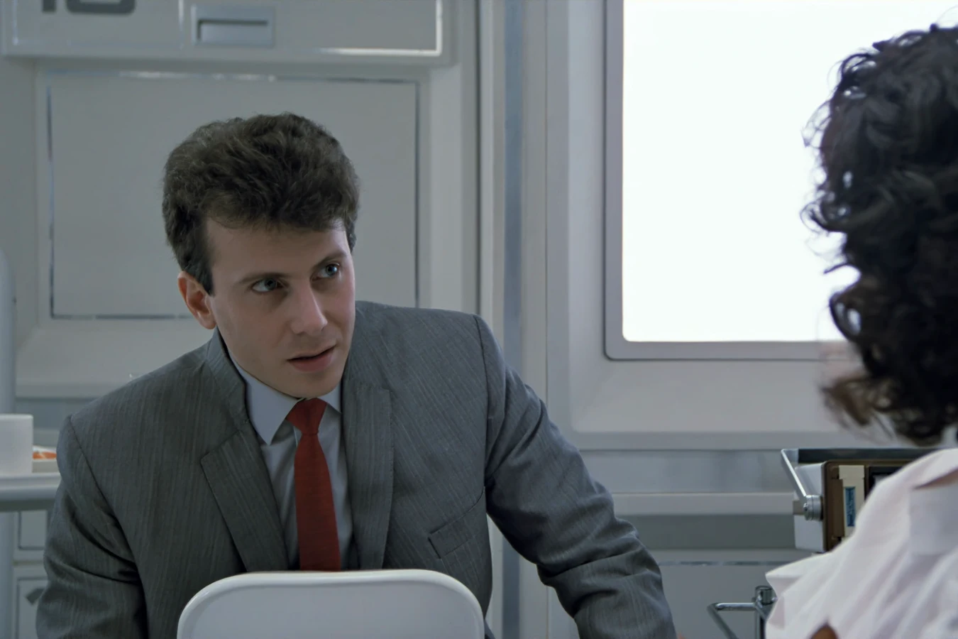 Carter Burke talking to Ellen Ripley in the Gateway Station infirmary in Aliens