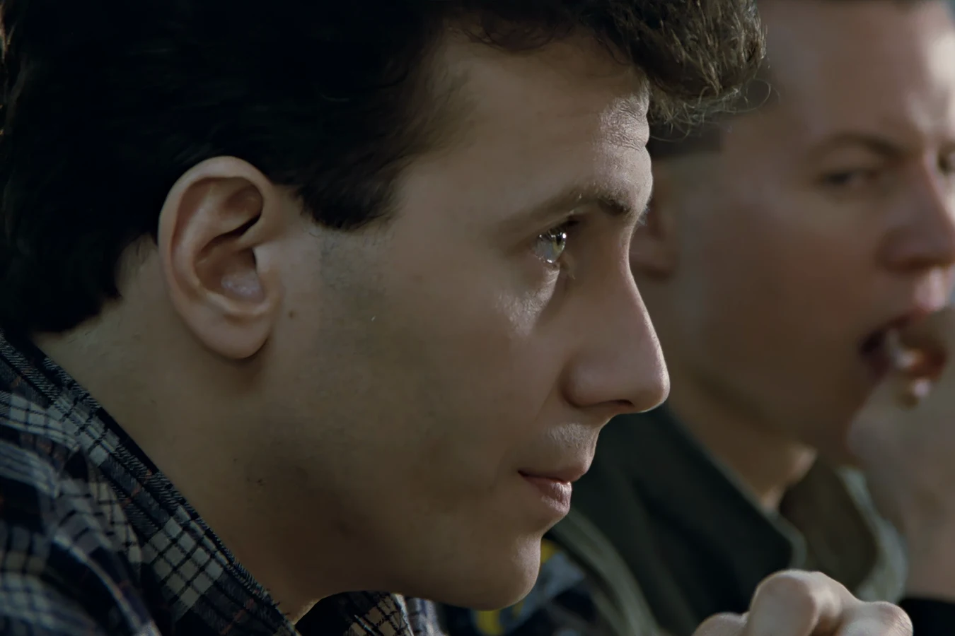 Carter Burke in the Sulaco mess hall, with Lieutenant Gorman behind him in Aliens