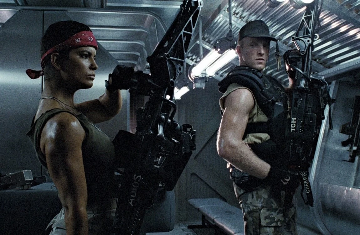 Private First Class Jenette Vasquez with a smartgun in Aliens