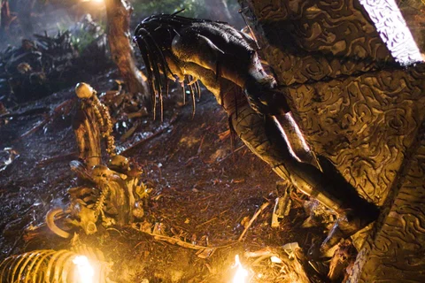 The Crucified Predator tied to a totem pole on the Game Preserve Planet in Predators (2010)