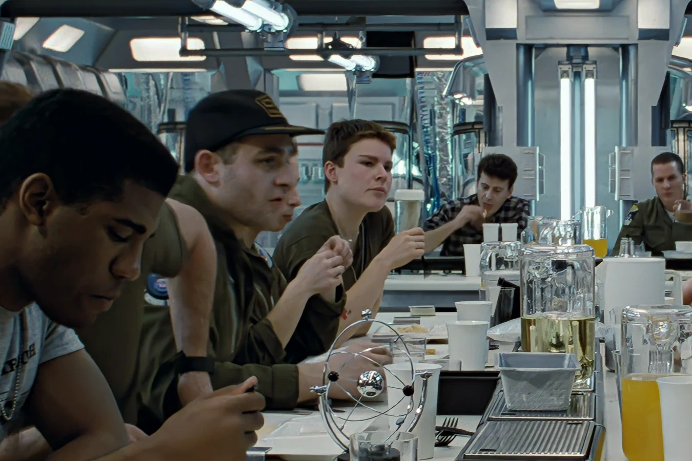 Cynthia Dietrich at the Sulaco mess table with Frost, Spunkmeyer, and Hudson in Aliens