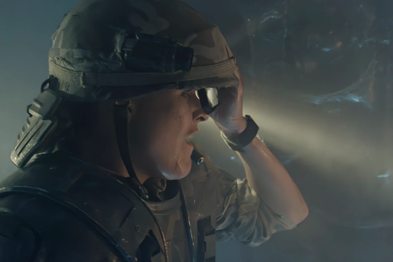 Dietrich in M3 armor holding an infrared eyepiece to her eye during the Hadley's Hope hive sweep in Aliens