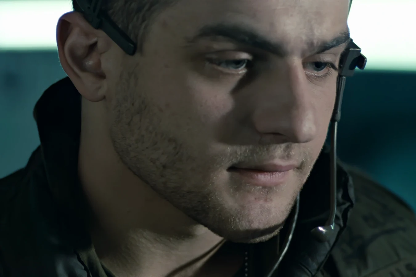 Daniel Spunkmeyer in a flight suit with a boom-mic headset in Aliens
