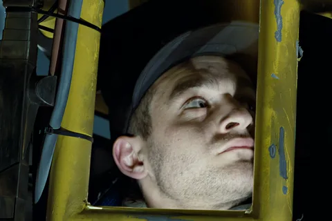 Daniel Spunkmeyer looking out from the yellow P-5000 Power Loader cage in the Sulaco hangar in Aliens
