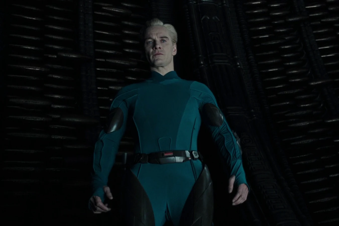 David in his blue flight suit aboard the Engineer juggernaut before releasing the pathogen over the city