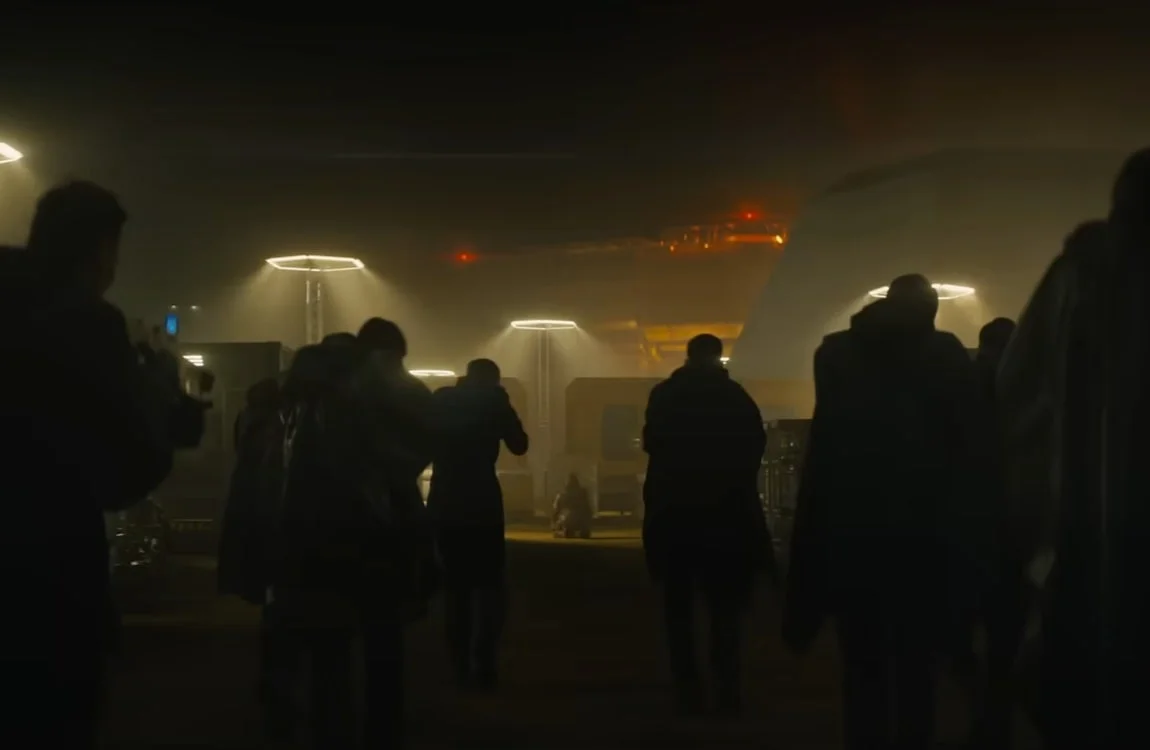 Weyland-Yutani soldiers face off with Dek