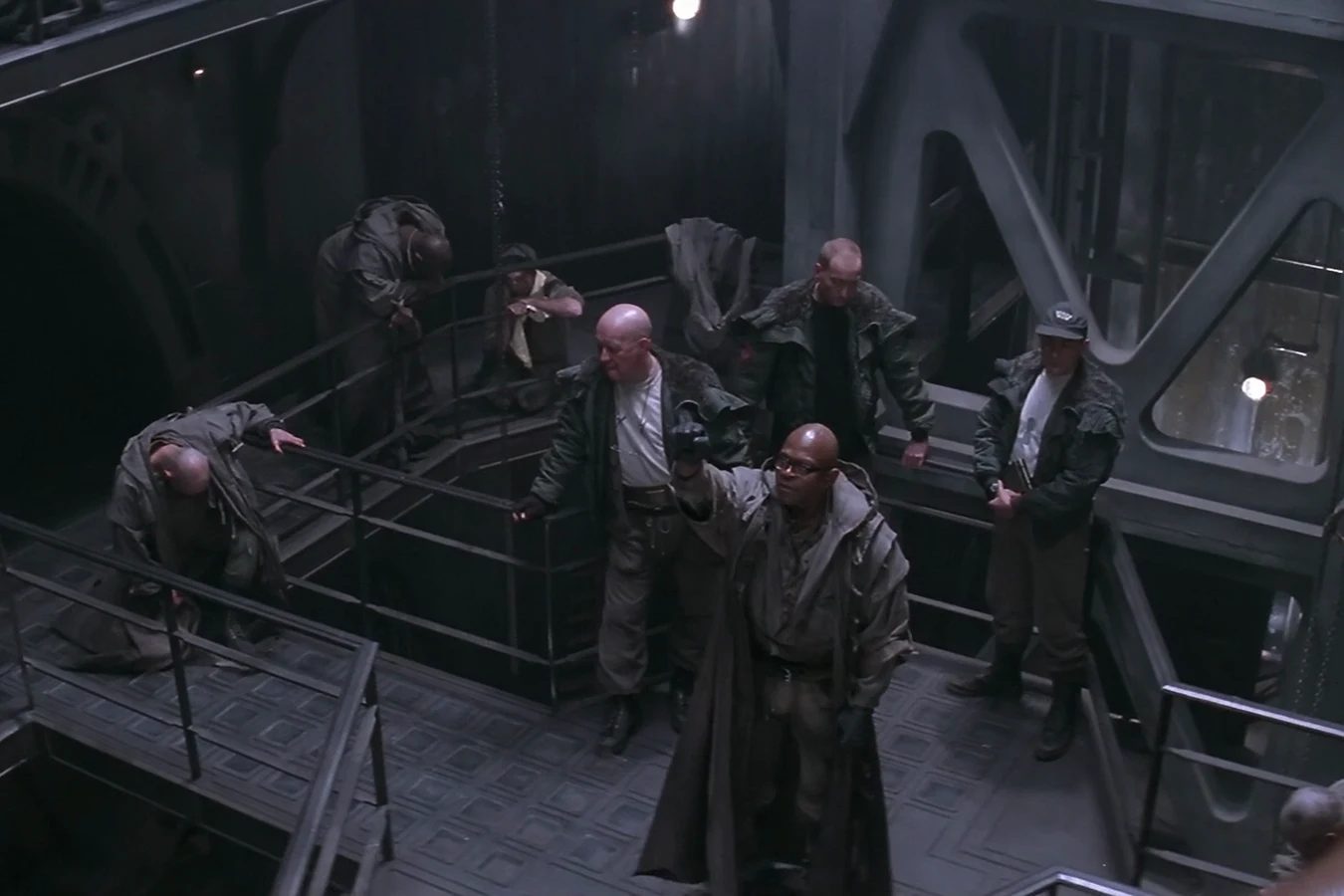 Dillon pointing among the Fiorina inmates on an assembly platform in Alien 3