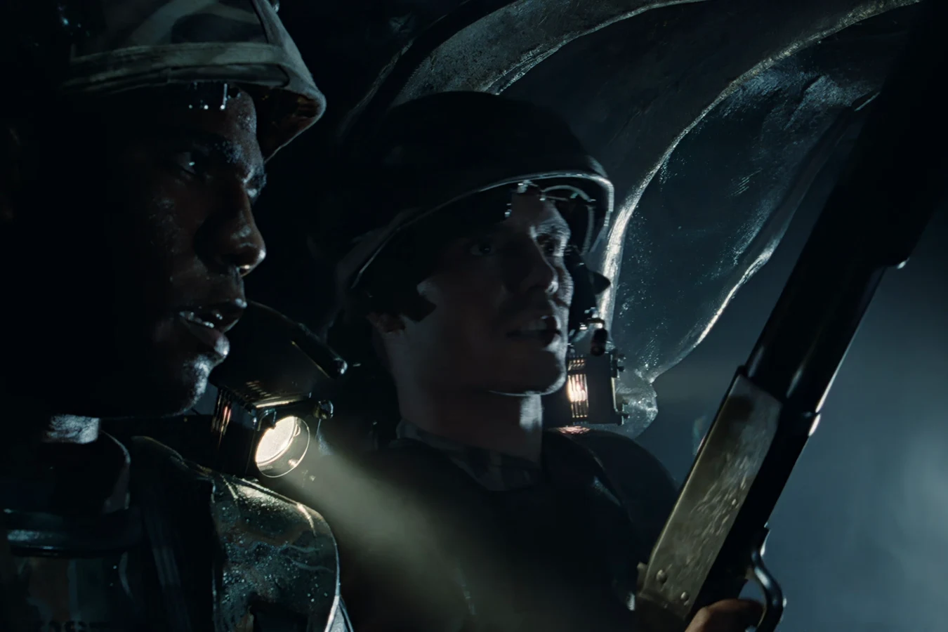 Corporal Hicks pulling his shotgun in Aliens