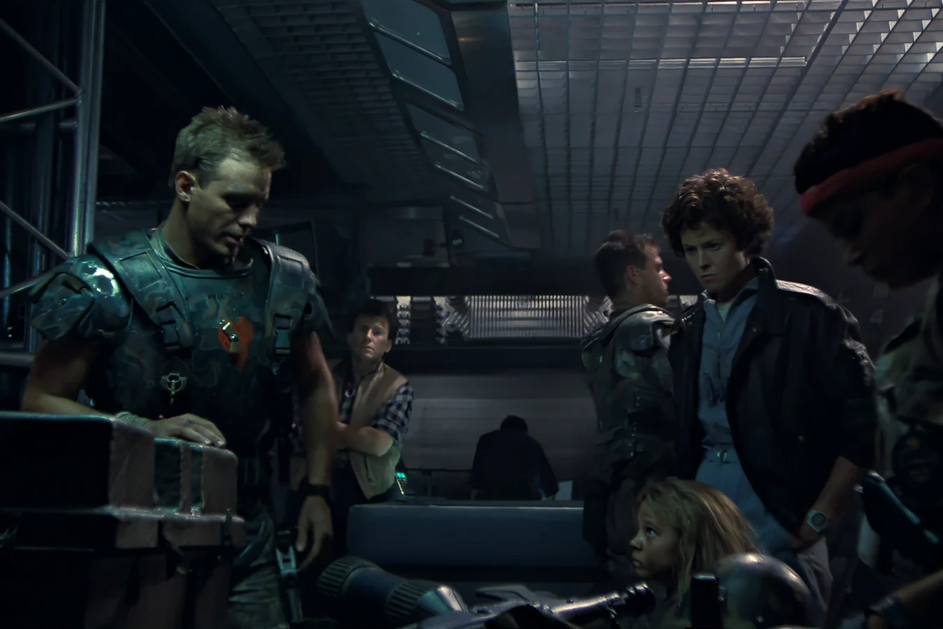 Hicks drawing his shotgun while Ripley and Newt look on in Aliens