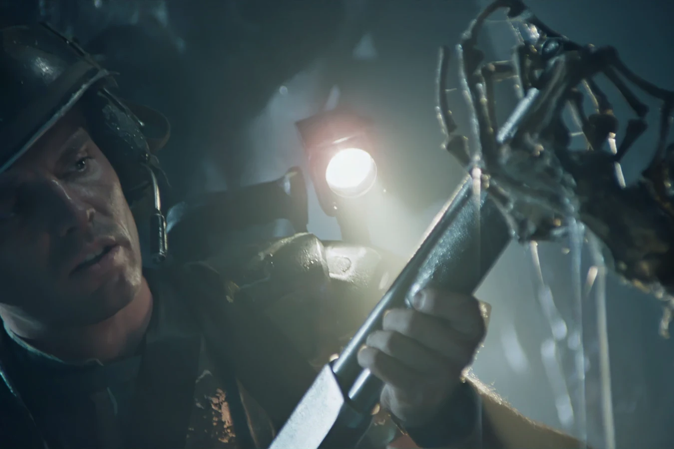 Hicks ready with his pump shotgun in the hive in Aliens