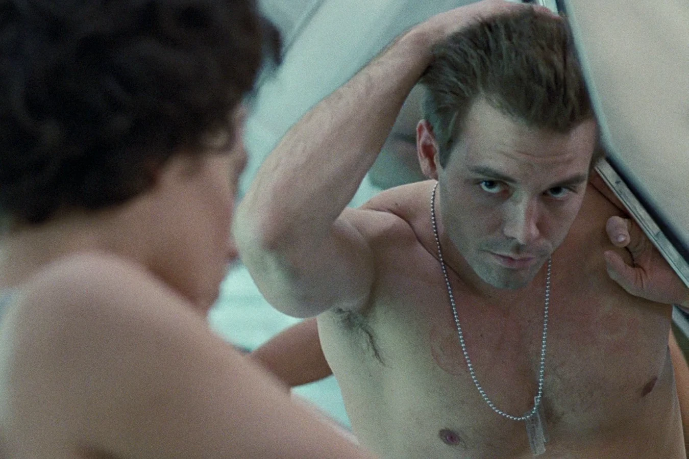 Hicks waking from cryosleep aboard the Sulaco in Aliens