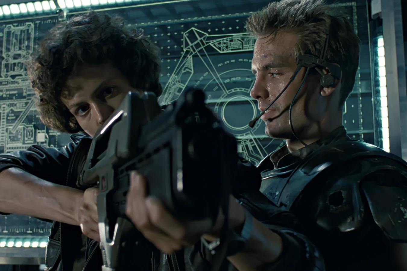 Hicks teaching Ripley the pulse rifle during the holdout in Aliens