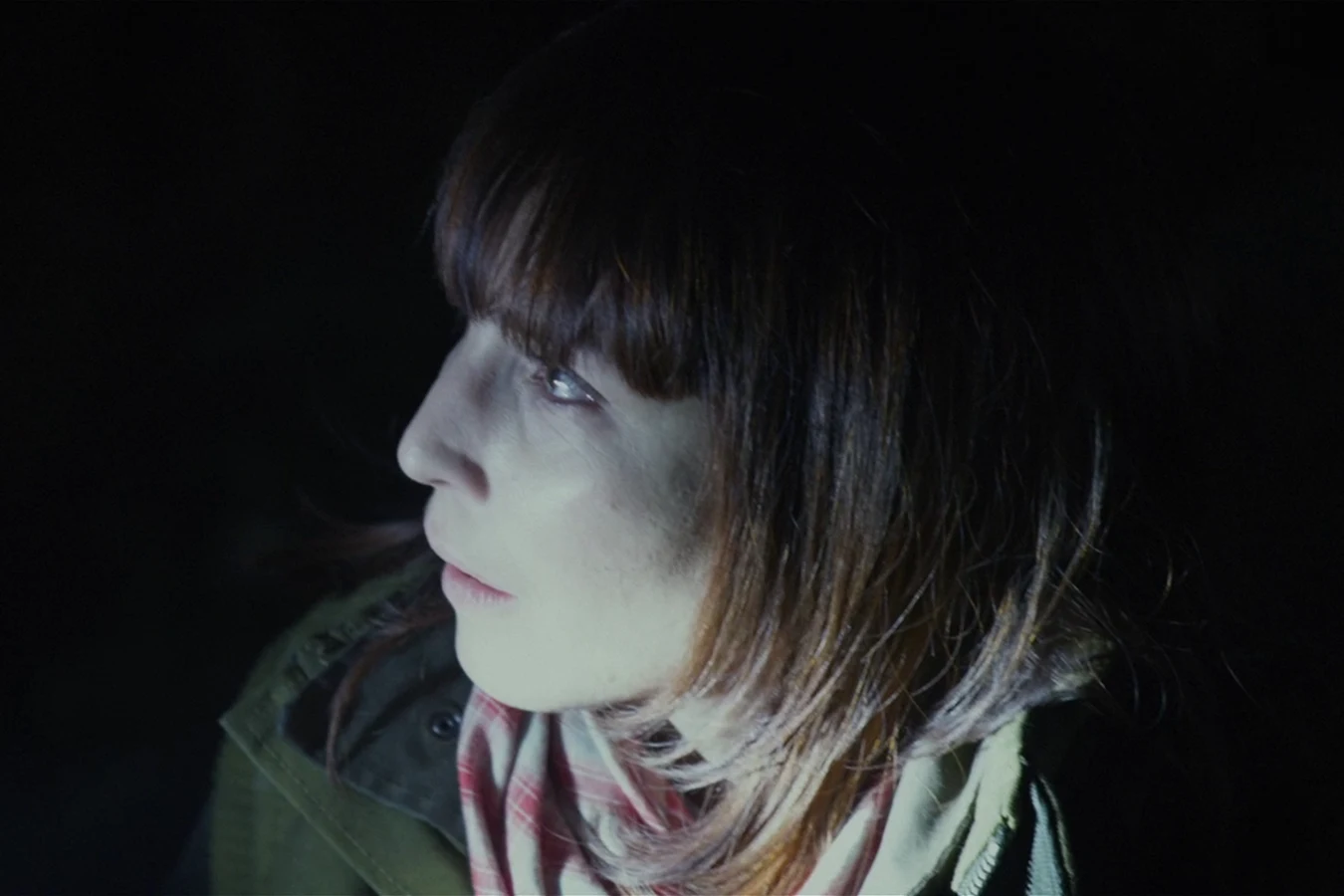 Elizabeth Shaw and Charlie Holloway in a cave on the Isle of Skye, lights on a painted star map