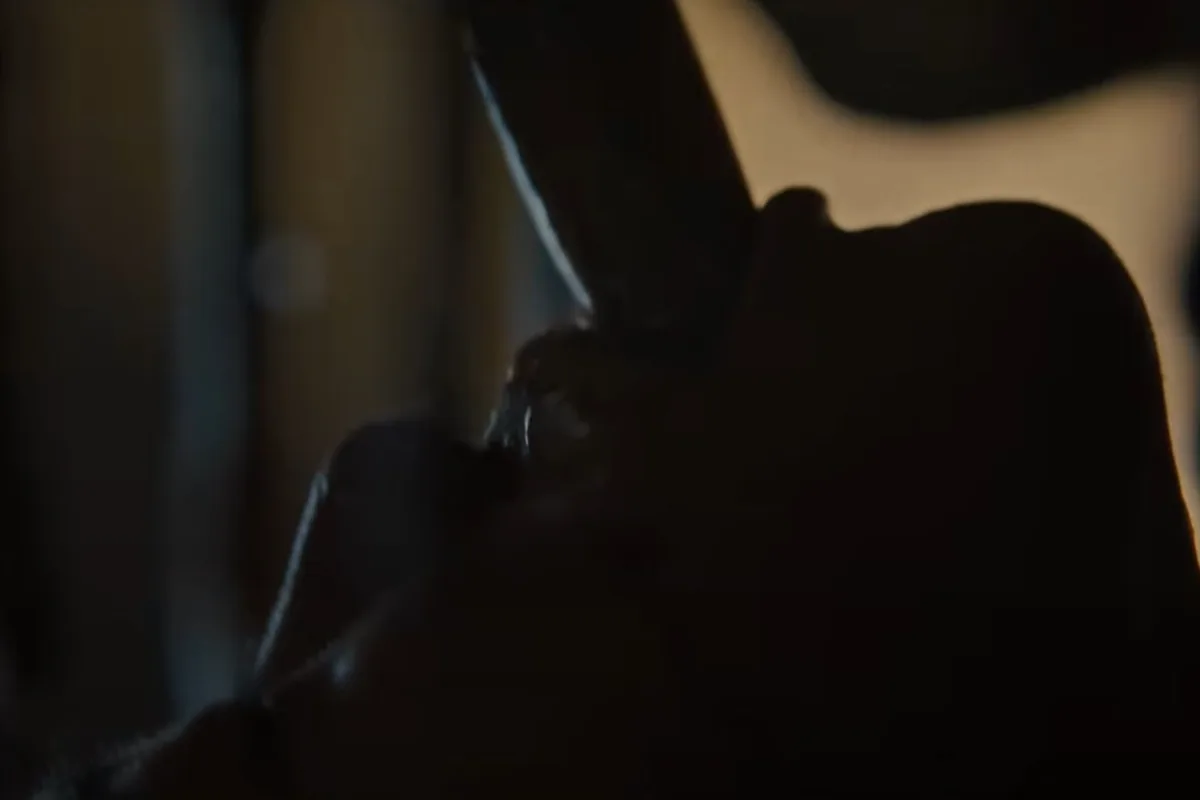 A Facehugger's thick implantation tube forced down a host's throat in Alien: Romulus
