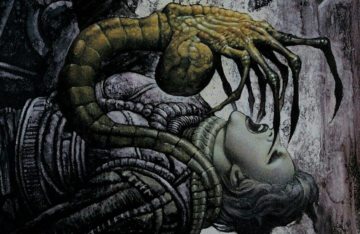 The Facehugger about to latch on to a woman