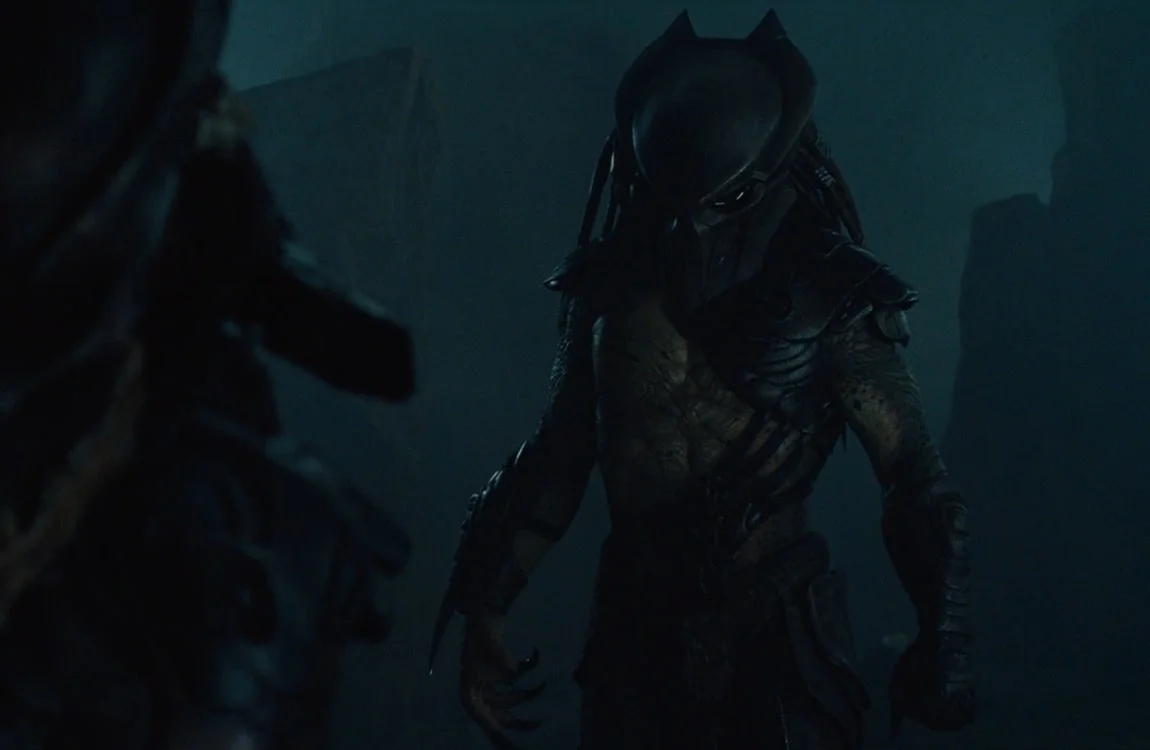 The single wristblade of Falconer Predator