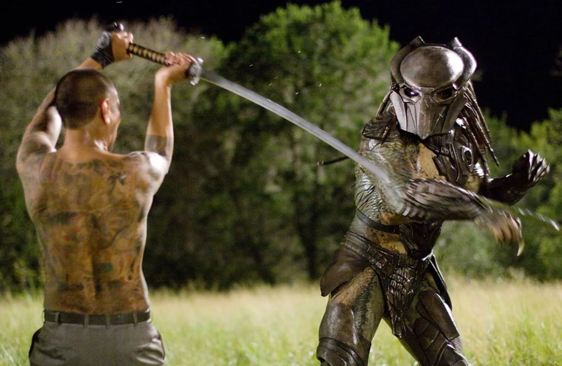 Falconer Predator fights Hanzo, the Yakuza