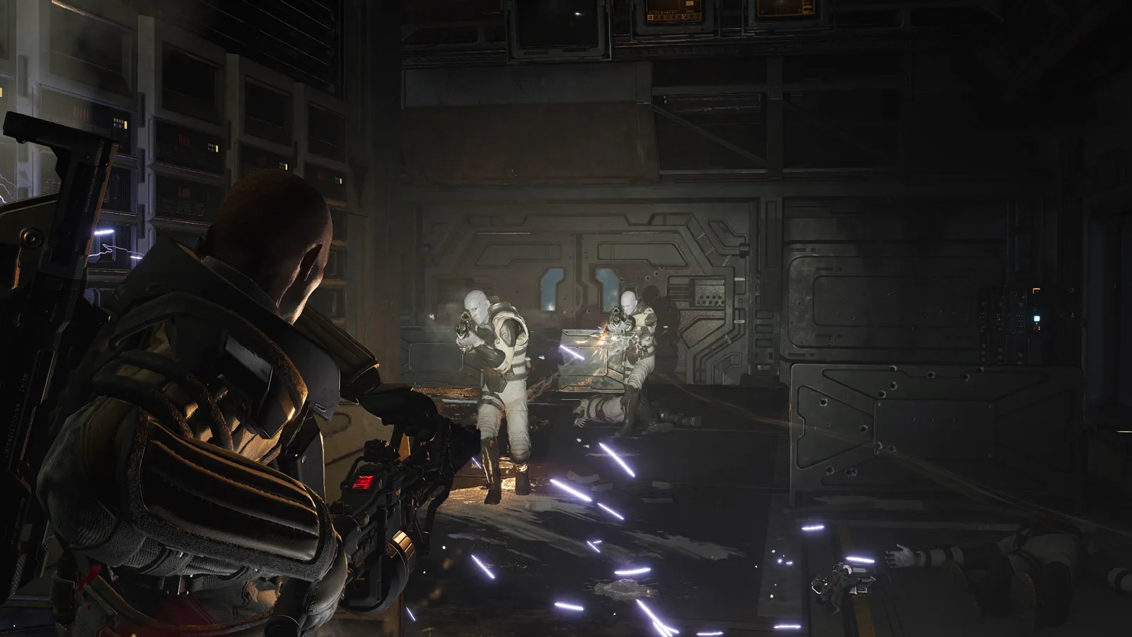 Combat androids advancing in Aliens Fireteam Elite 2