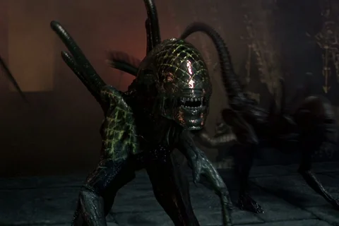 The Grid Alien leads other Xenomorphs to battle
