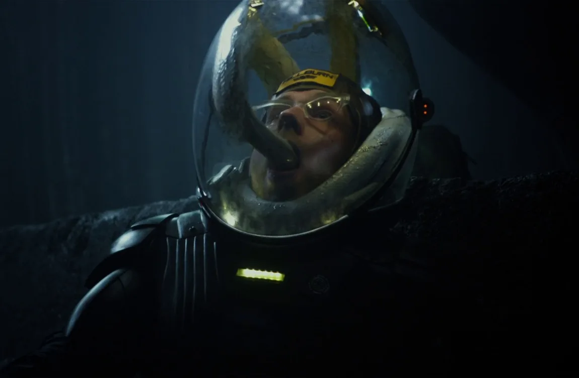 The Hammerpede attacking Millburn in Prometheus
