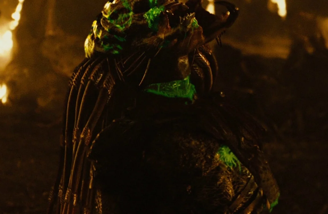 The Berserker Predator gets beheaded in Predators