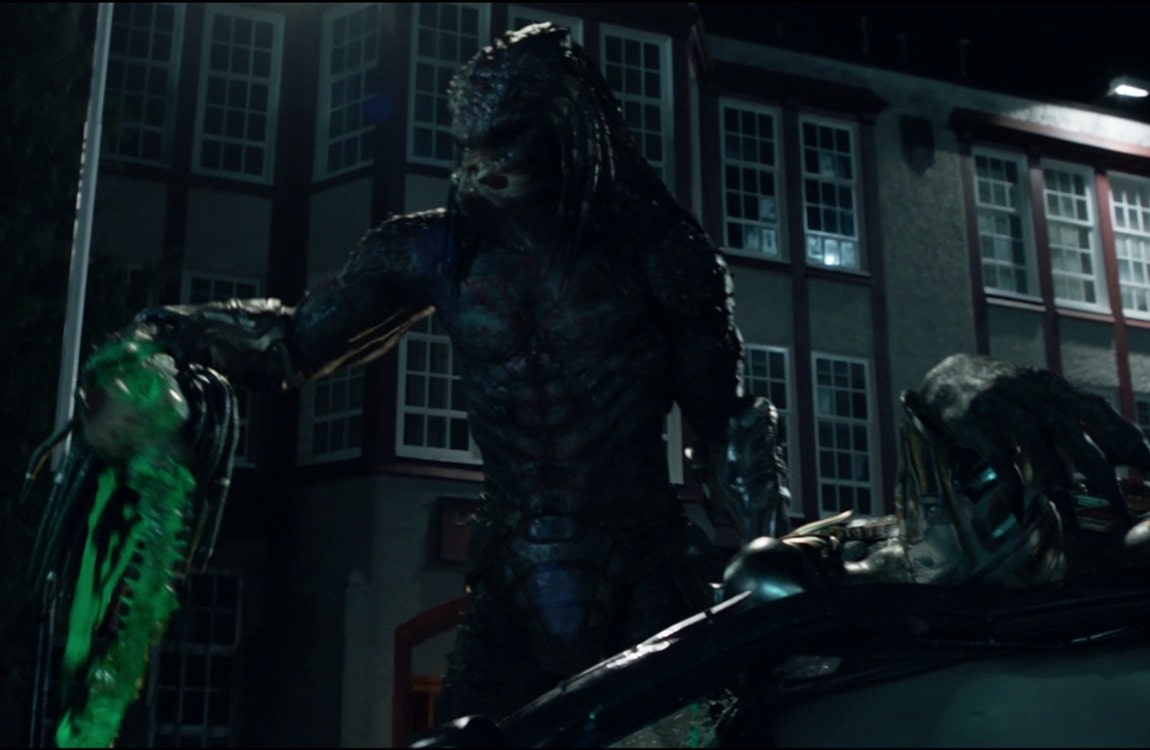 The Fugitive Predator gets beheaded by the Assassin Predator in The Predator