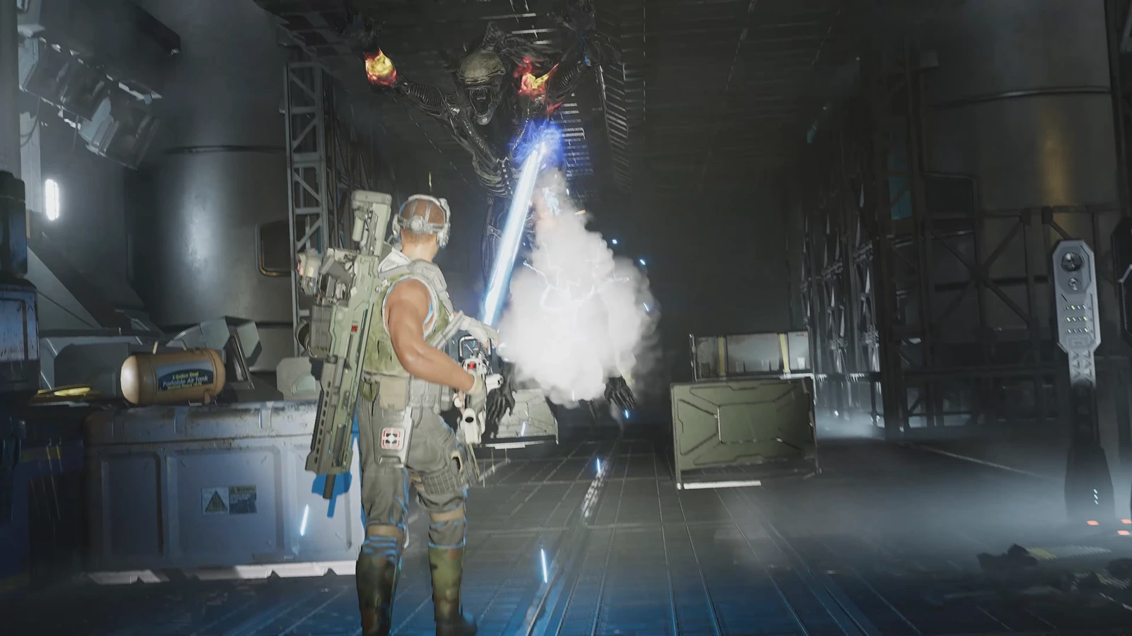 Hunter class Marine hitting a leaping Xenomorph with Cryo Pulse in Aliens Fireteam Elite 2
