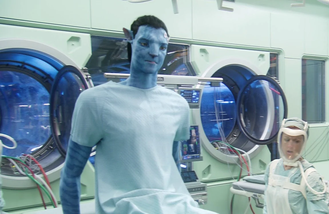 Jake Sully waking up in his avatar body on Pandora