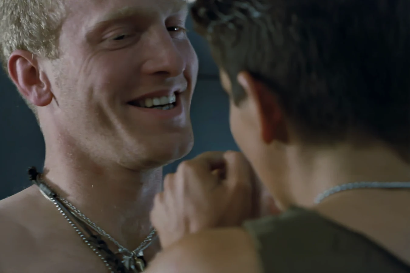 Vasquez and Drake sharing a handshake aboard the Sulaco in Aliens